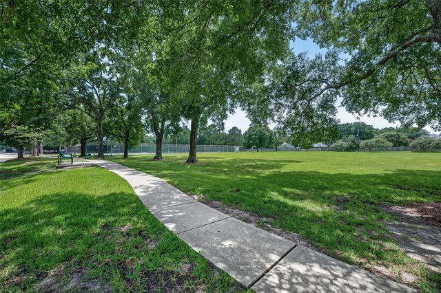 1502 Beechurst Court, Houston, TX 77062