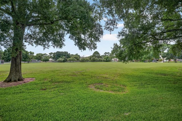1502 Beechurst Court, Houston, TX 77062