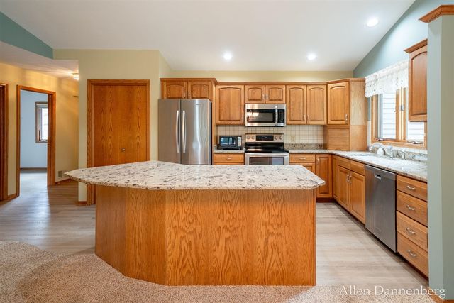 1946 Lakeview Drive, Zeeland, MI 49464