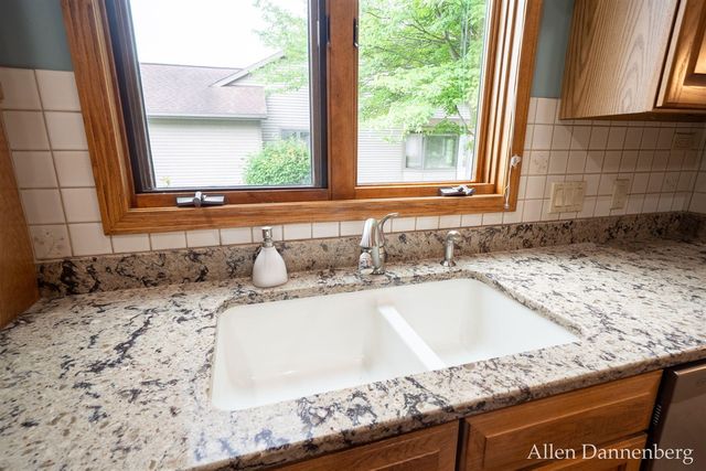 1946 Lakeview Drive, Zeeland, MI 49464