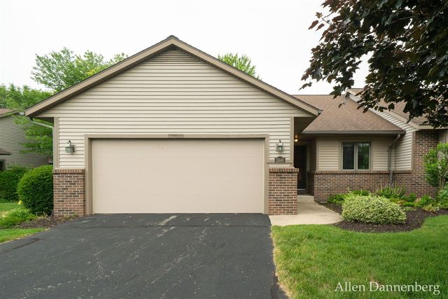 1946 Lakeview Drive, Zeeland, MI 49464