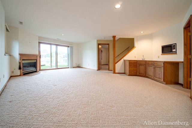 1946 Lakeview Drive, Zeeland, MI 49464