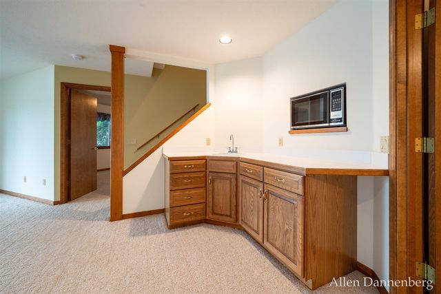 1946 Lakeview Drive, Zeeland, MI 49464