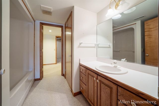 1946 Lakeview Drive, Zeeland, MI 49464