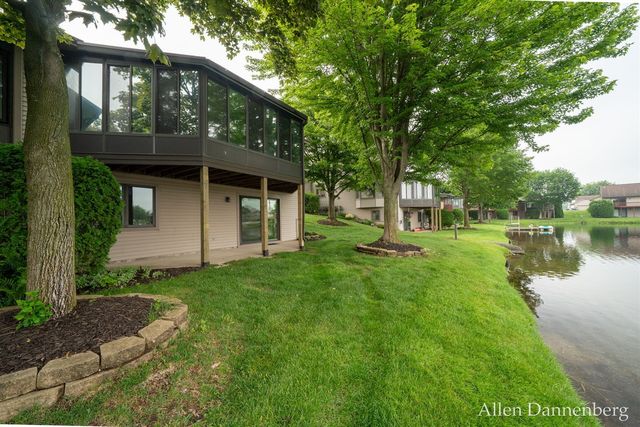 1946 Lakeview Drive, Zeeland, MI 49464