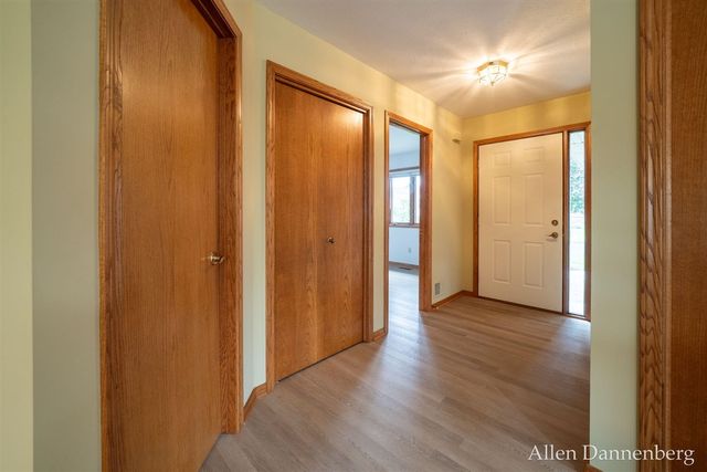 1946 Lakeview Drive, Zeeland, MI 49464