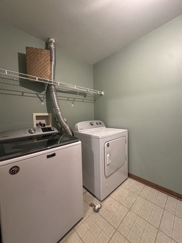 2460 Georgetown Circle, Aurora, IL 60503
