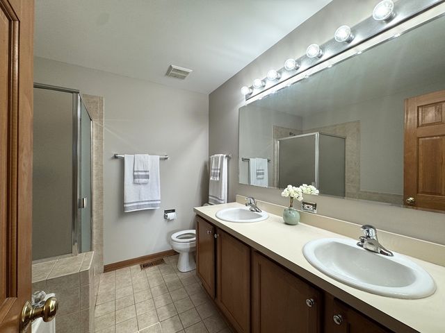 2460 Georgetown Circle, Aurora, IL 60503