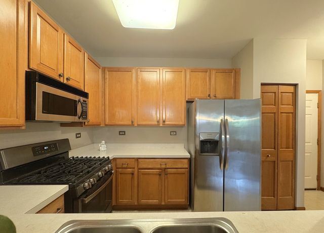 2460 Georgetown Circle, Aurora, IL 60503