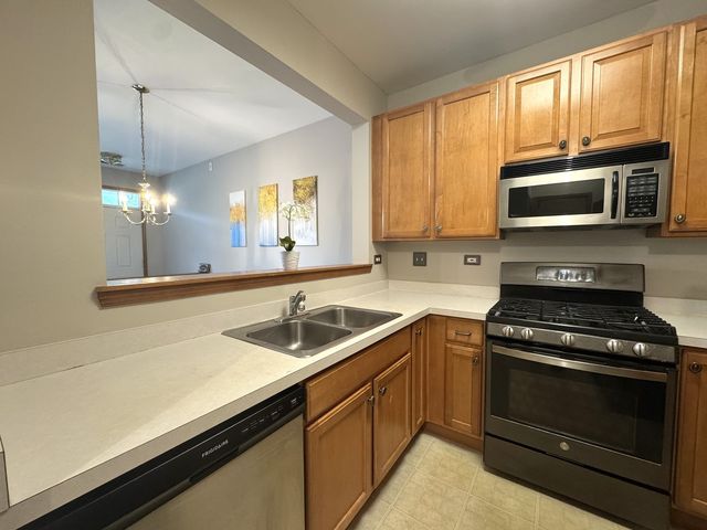 2460 Georgetown Circle, Aurora, IL 60503