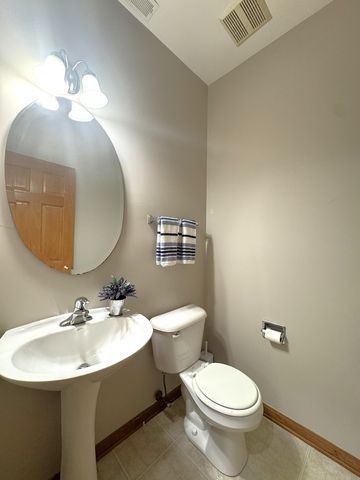 2460 Georgetown Circle, Aurora, IL 60503