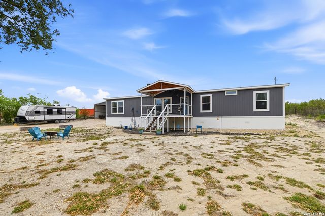 18622 County Road 5740, Castroville, TX 78009
