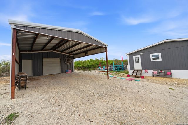 18622 County Road 5740, Castroville, TX 78009