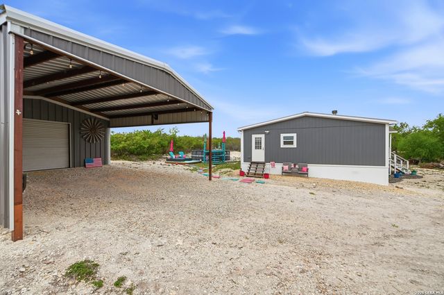 18622 County Road 5740, Castroville, TX 78009