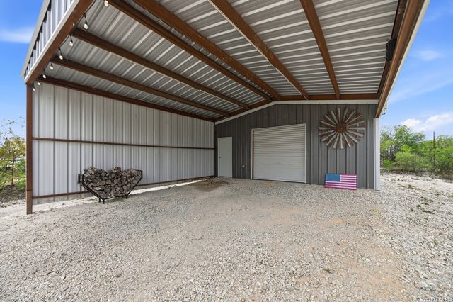 18622 County Road 5740, Castroville, TX 78009