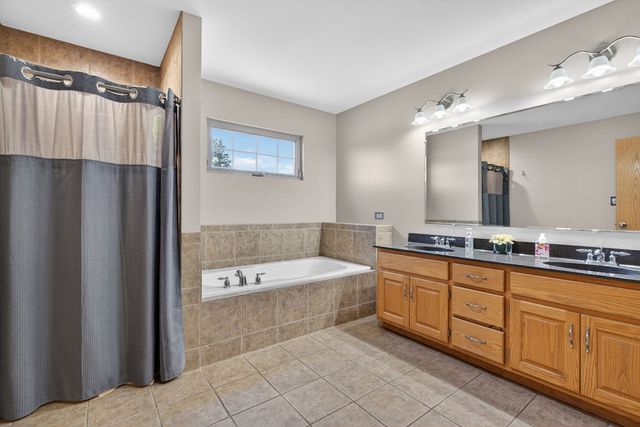 15711 Menominee Court, Manhattan, IL 60442