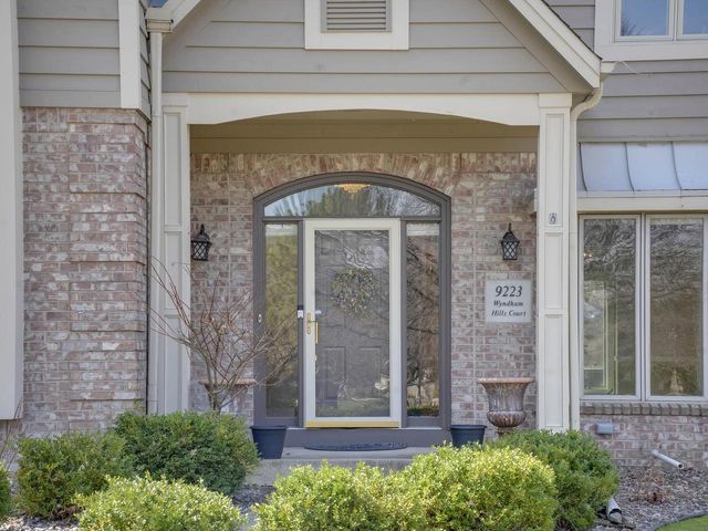 9223 W Wyndham Hills COURT, Franklin, WI 53132