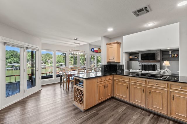 5366 Point LaVista, Malakoff, TX 75148