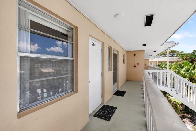 2101 NE 1st Court 204, Boynton Beach, FL 33435