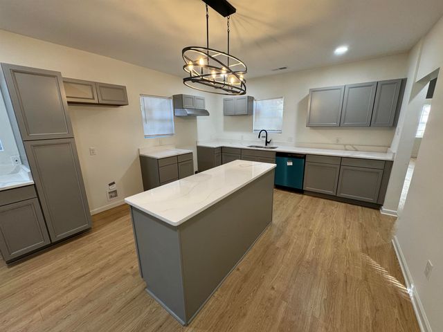 33 N MERTON ST, Memphis, TN 38112