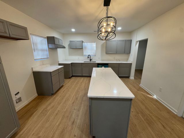 33 N MERTON ST, Memphis, TN 38112