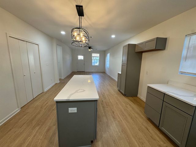 33 N MERTON ST, Memphis, TN 38112