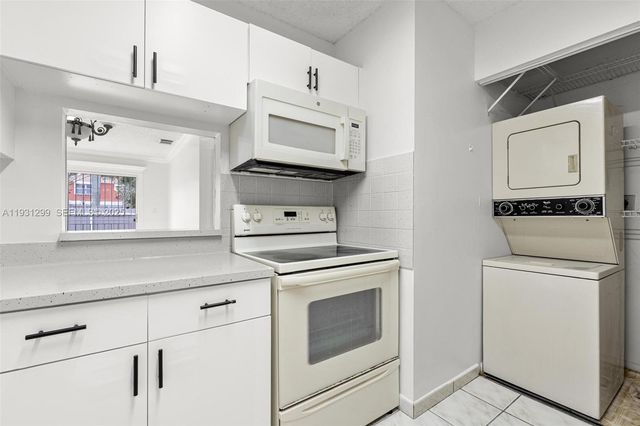 12450 NW 7th Ln, Miami, FL 33182