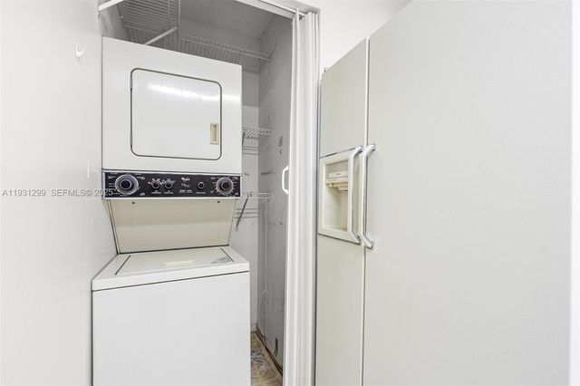 12450 NW 7th Ln, Miami, FL 33182