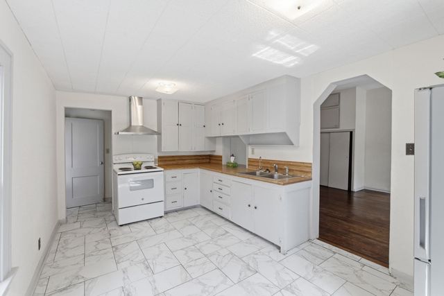 203 N MILLWOOD STREET, Wichita, KS 67203