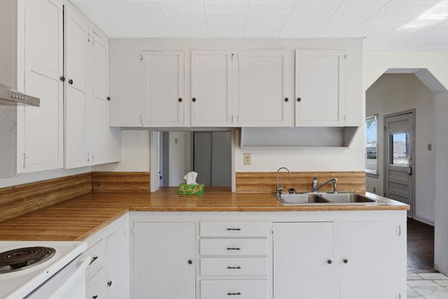 203 N MILLWOOD STREET, Wichita, KS 67203