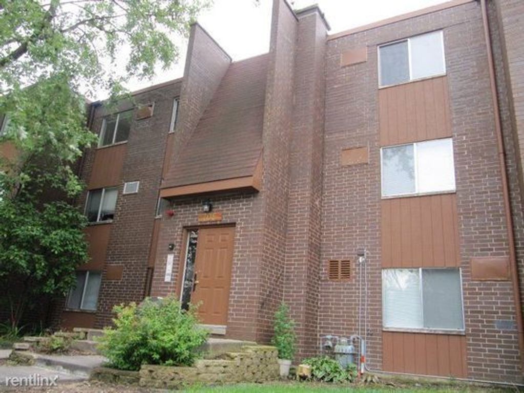 701 Spruce Court 5, Vernon Hills, IL 60061