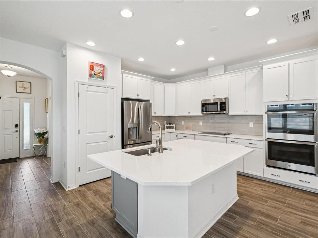 Image 10 of property listing at 12466 ROSEPINE PLACE, Riverview, FL 33579