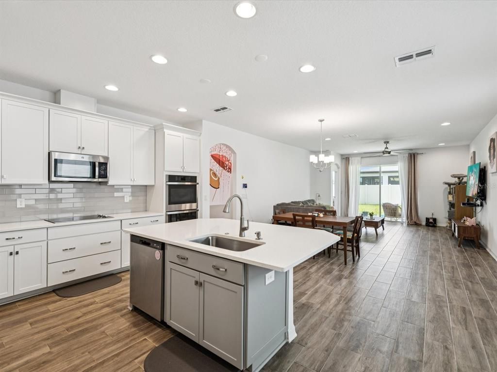 Image 12 of property listing at 12466 ROSEPINE PLACE, Riverview, FL 33579