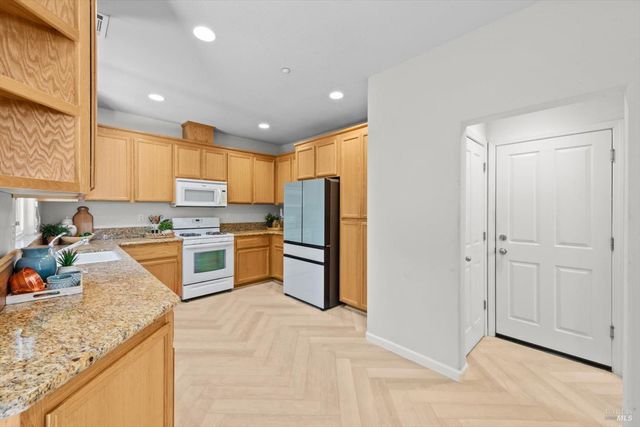 313 Toyon Ln, Vacaville, CA 95687