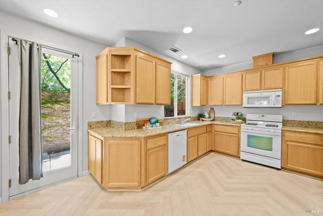 313 Toyon Ln, Vacaville, CA 95687