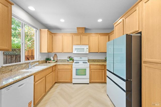 313 Toyon Ln, Vacaville, CA 95687
