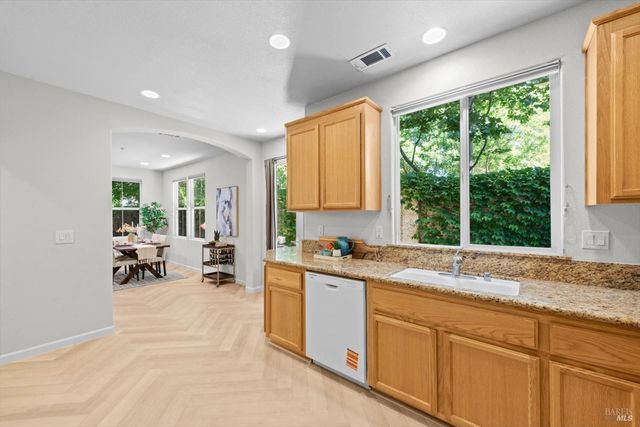 313 Toyon Ln, Vacaville, CA 95687