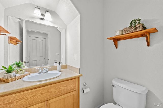 313 Toyon Ln, Vacaville, CA 95687