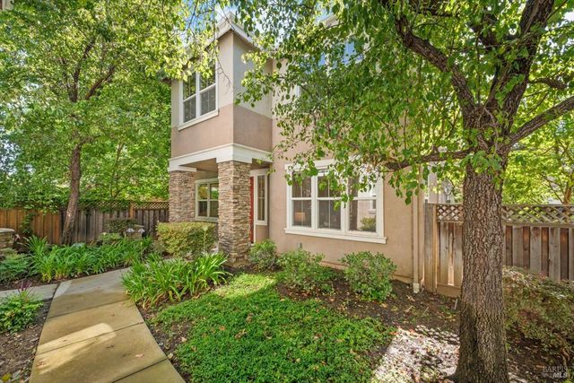 313 Toyon Ln, Vacaville, CA 95687