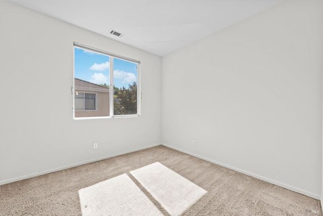 313 Toyon Ln, Vacaville, CA 95687