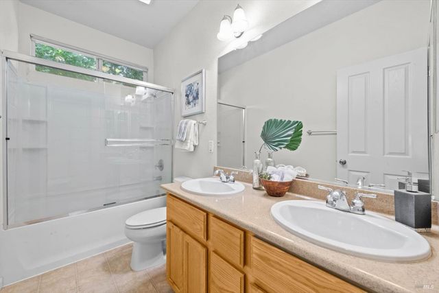 313 Toyon Ln, Vacaville, CA 95687