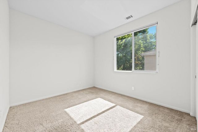 313 Toyon Ln, Vacaville, CA 95687