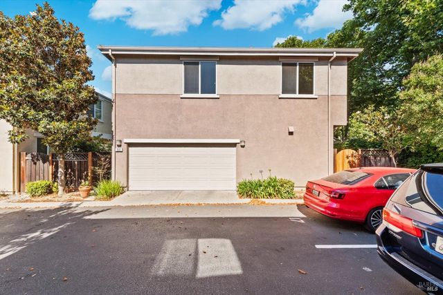 313 Toyon Ln, Vacaville, CA 95687