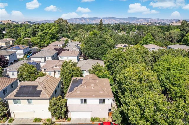 313 Toyon Ln, Vacaville, CA 95687