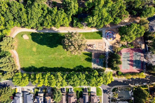 313 Toyon Ln, Vacaville, CA 95687