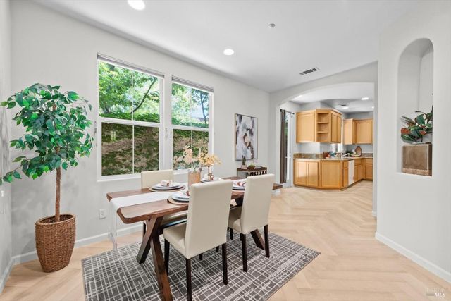 313 Toyon Ln, Vacaville, CA 95687