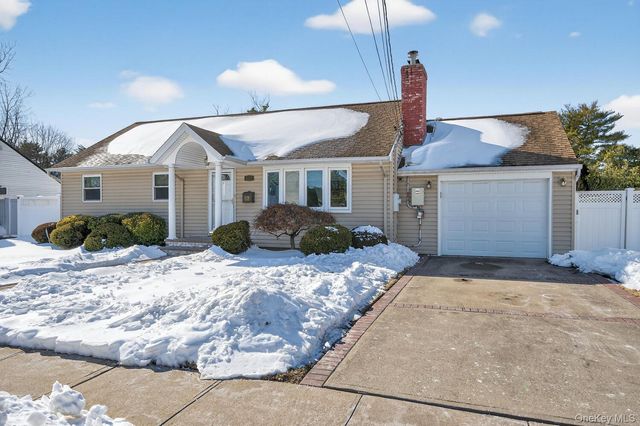 113 Kuhl Avenue, Hicksville, NY 11801