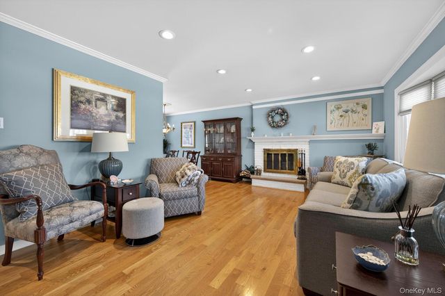 113 Kuhl Avenue, Hicksville, NY 11801