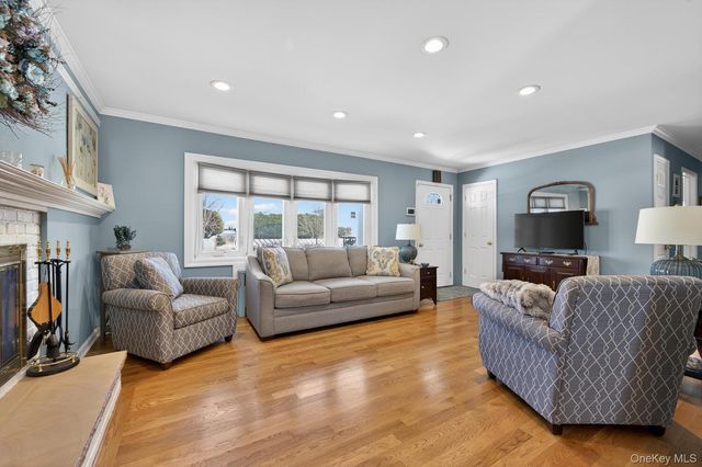 113 Kuhl Avenue, Hicksville, NY 11801