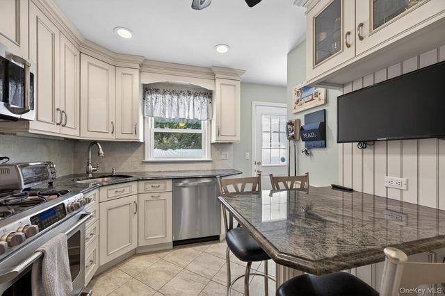 113 Kuhl Avenue, Hicksville, NY 11801